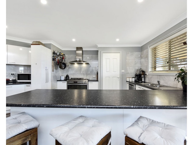 71 Daintree close, South Bowenfels NSW 2790