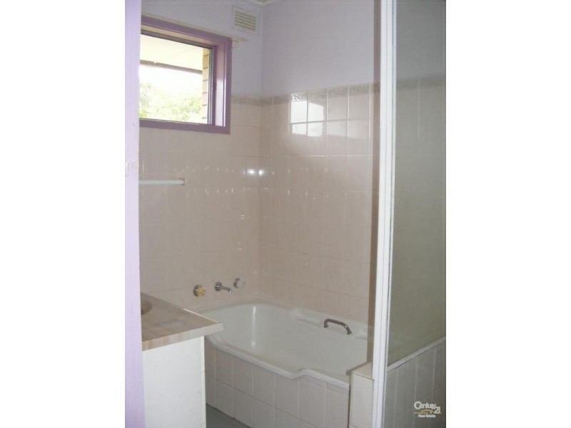 4 Pettit Ave, Taree NSW 2430