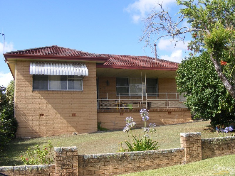 8 Pettitt Avenue, Taree NSW 2430