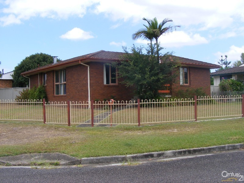 2 Warrina Close, Taree NSW 2430
