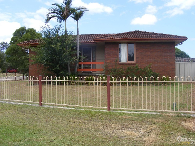 2 Warrina Close, Taree NSW 2430