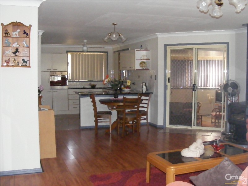 10 Robusta Parade, Taree NSW 2430