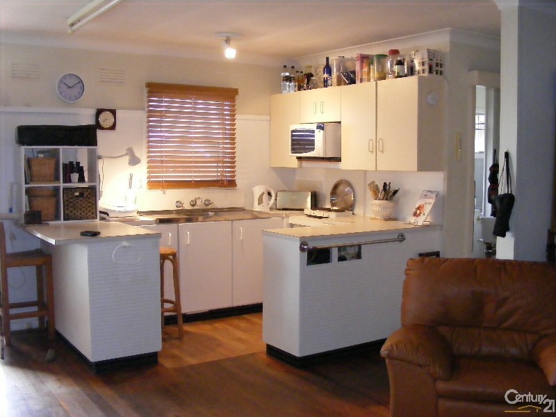 17 Ungala Road, Old Bar NSW 2430