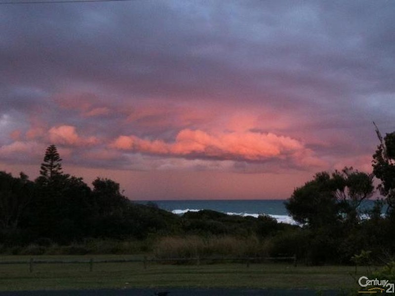 17 Ungala Road, Old Bar NSW 2430