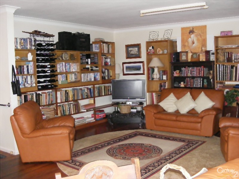 17 Ungala Road, Old Bar NSW 2430