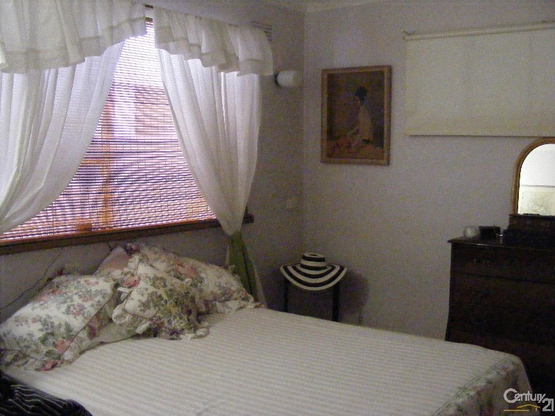 17 Ungala Road, Old Bar NSW 2430