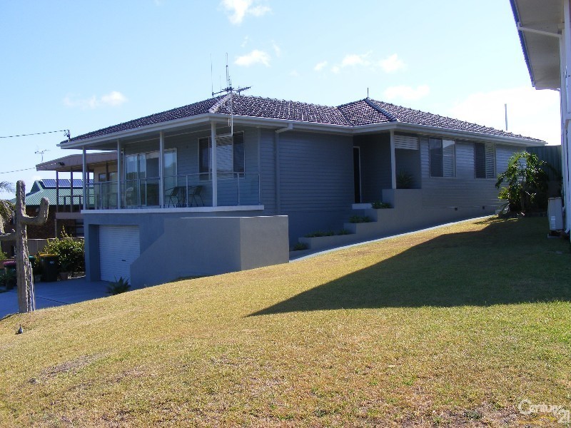 3 Lakeview Crescent, Forster NSW 2428