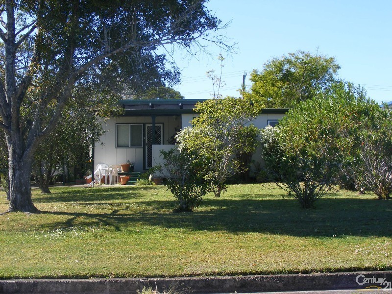 2 Dolphin Avenue, Taree NSW 2430