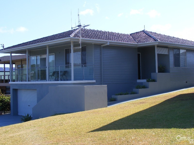 3 Lakeview Crescent, Forster NSW 2428