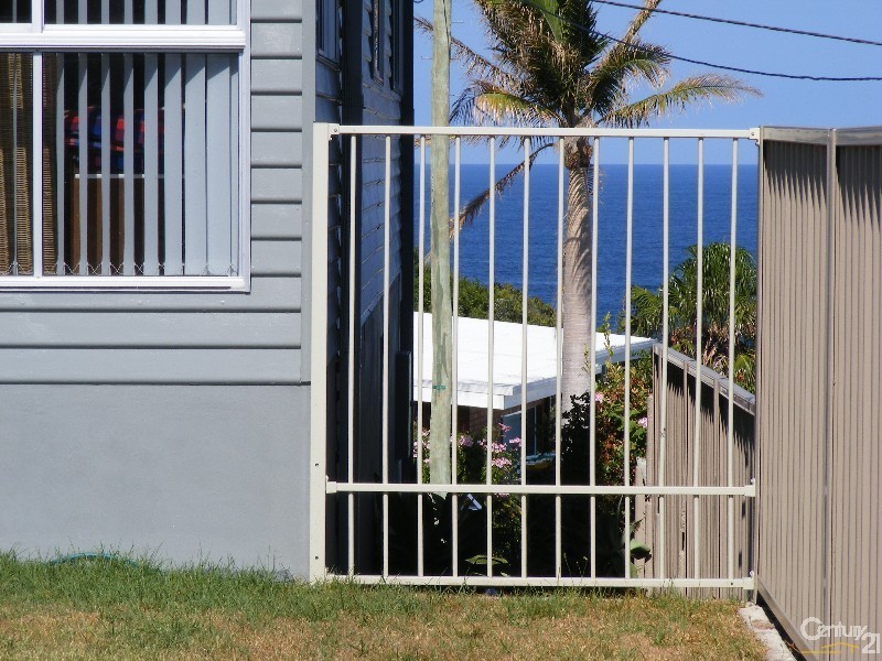 3 Lakeview Crescent, Forster NSW 2428