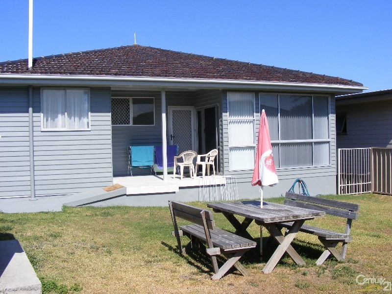 3 Lakeview Crescent, Forster NSW 2428