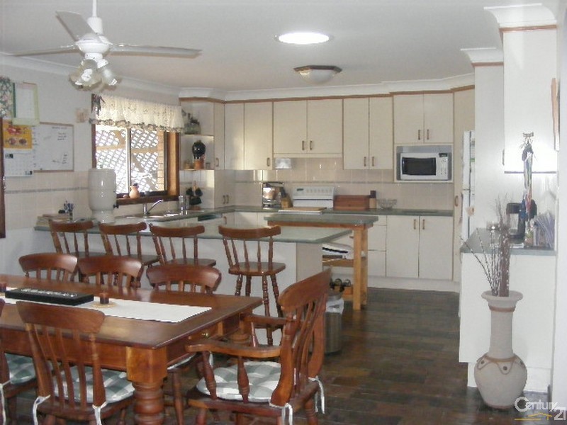 27 Flinders Street, Taree NSW 2430