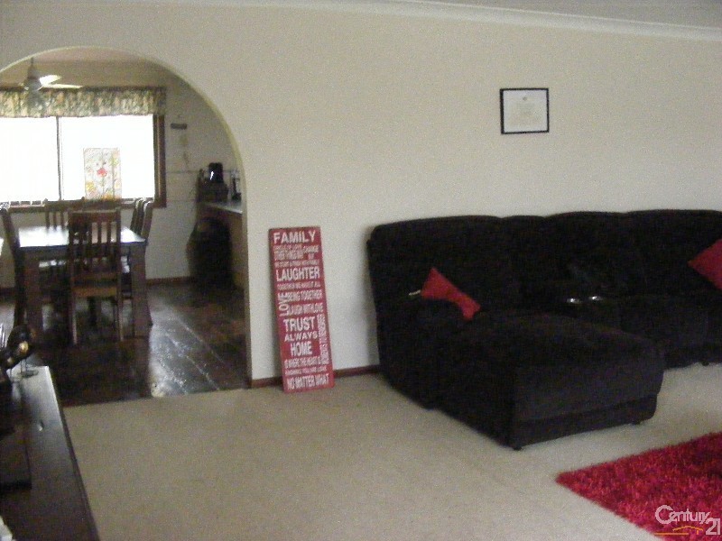 27 Flinders Street, Taree NSW 2430