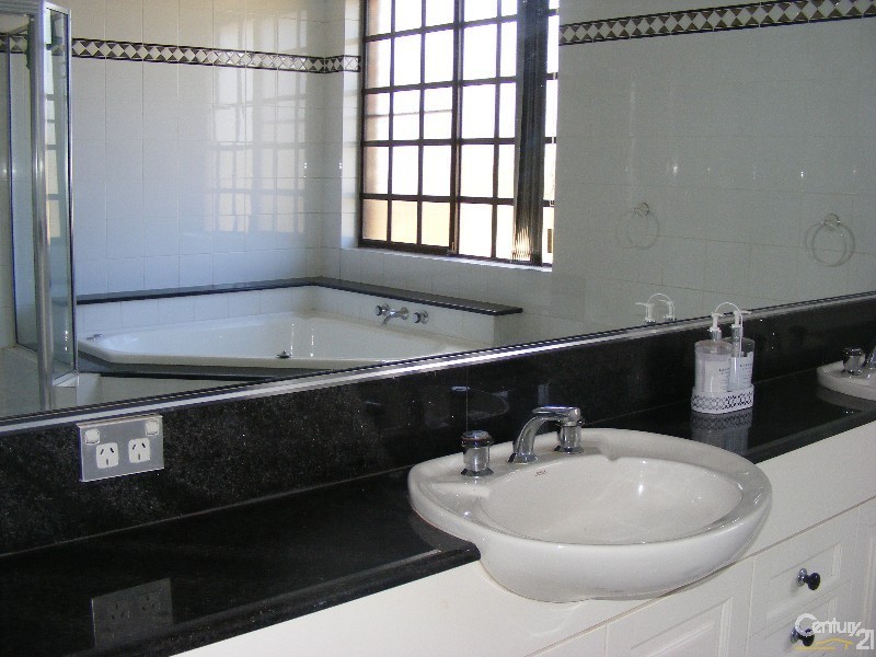 Part A 66 Iluka Circuit, Taree NSW 2430