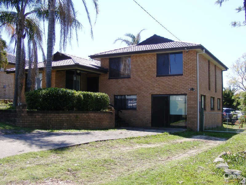 27 Combined Street, Wingham NSW 2429