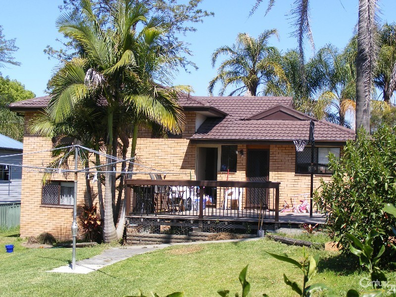 27 Combined Street, Wingham NSW 2429