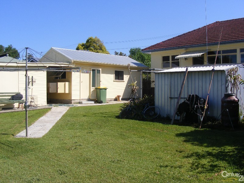 8 Maiden Avenue, Taree NSW 2430