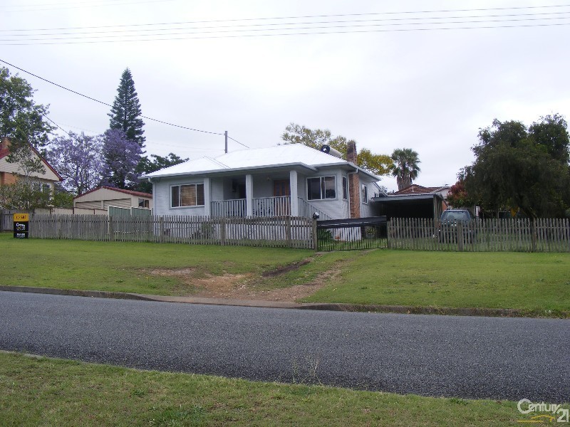 8 Claxton Street, Tinonee NSW 2430