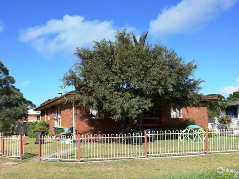 2 Warrina Close, Taree NSW 2430