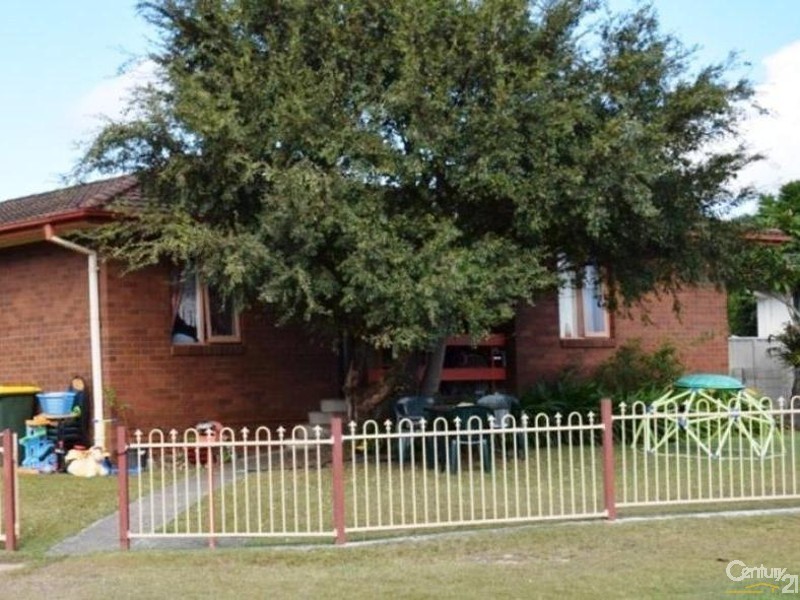 2 Warrina Close, Taree NSW 2430