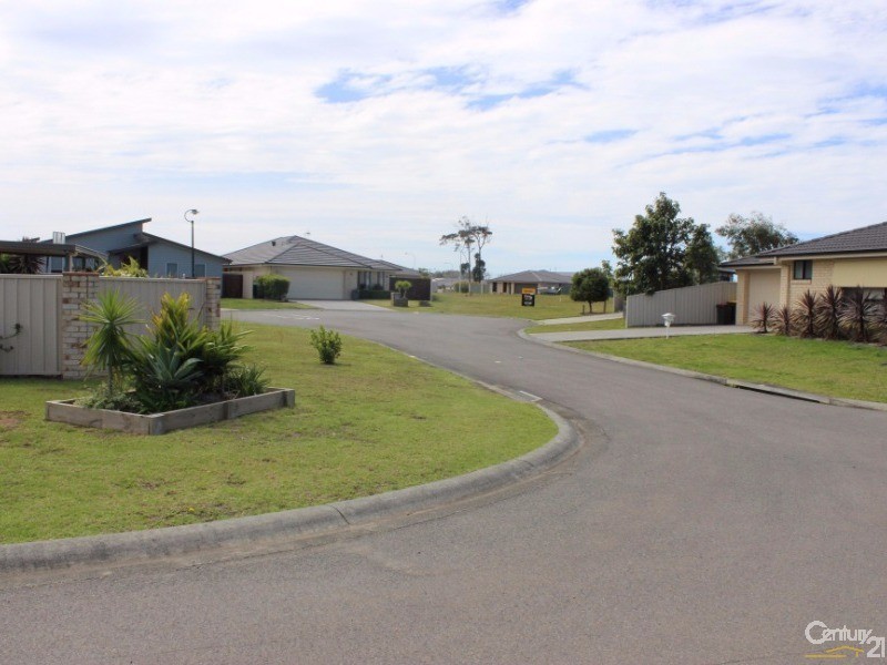 5 Marlin Court, Old Bar NSW 2430