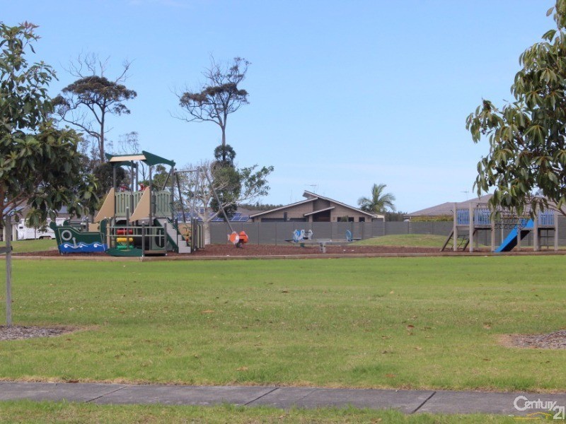 5 Marlin Court, Old Bar NSW 2430