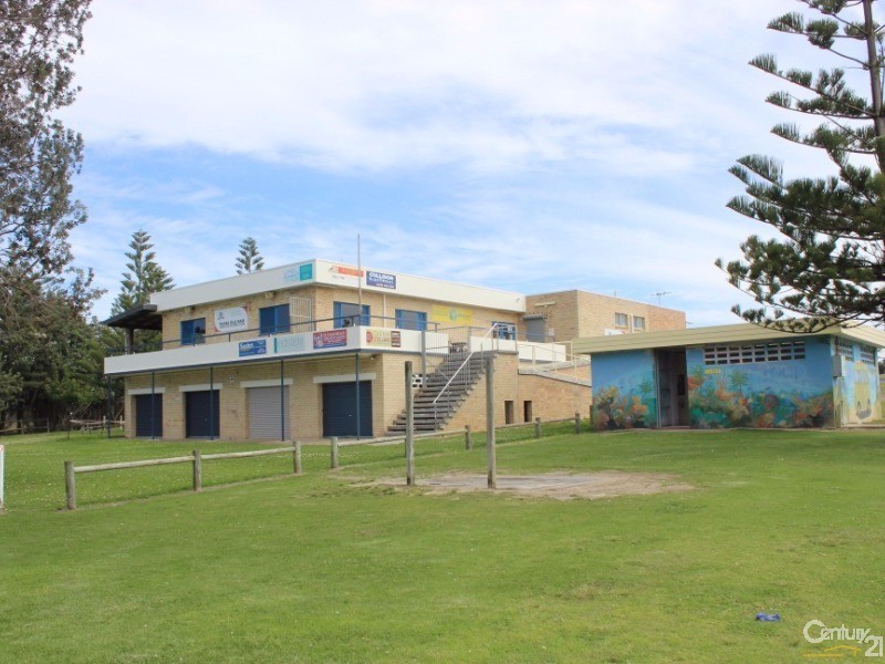 5 Marlin Court, Old Bar NSW 2430