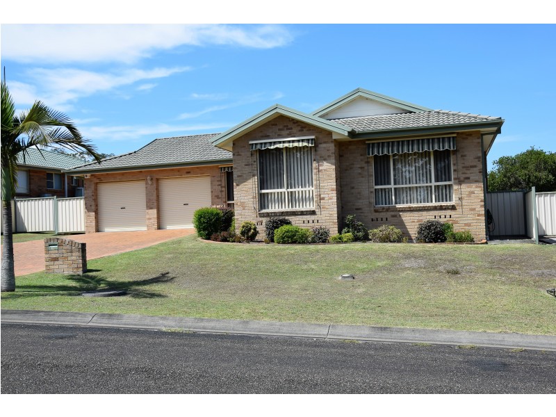 19 Robusta Parade, Taree NSW 2430