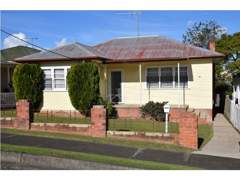 16 Richardson Street, Taree NSW 2430