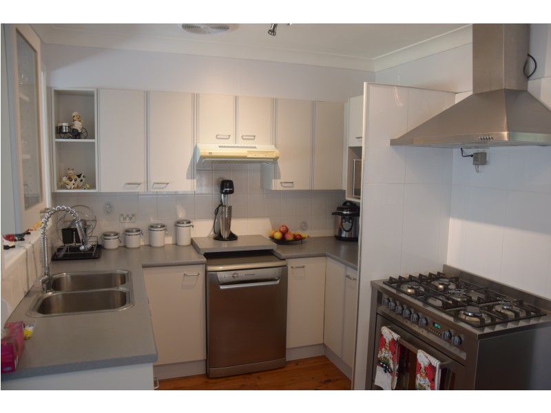 8 Hillcrest Close, Taree NSW 2430