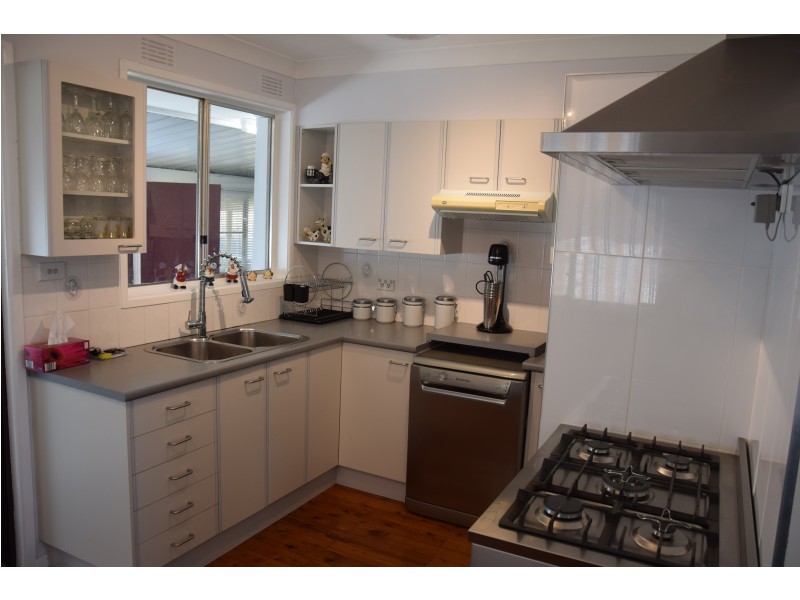 8 Hillcrest Close, Taree NSW 2430