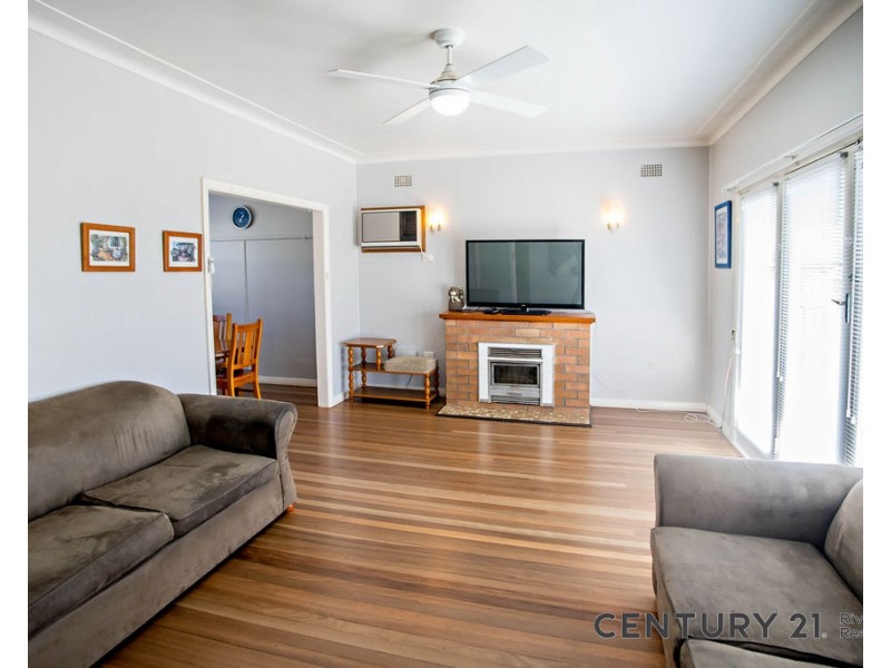 8 Hooke Street, Taree NSW 2430