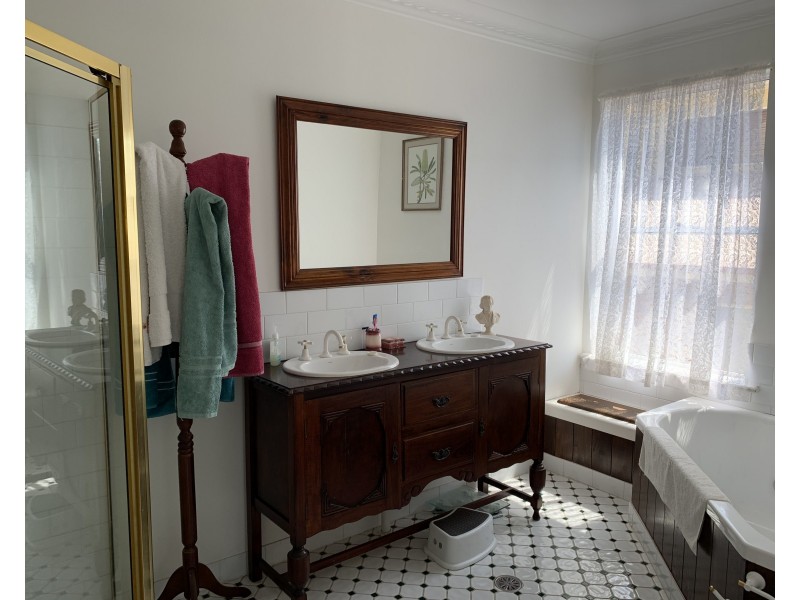 16A Crescent Ave, Taree NSW 2430