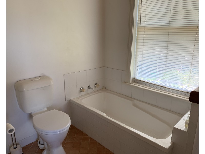 16A Crescent Ave, Taree NSW 2430