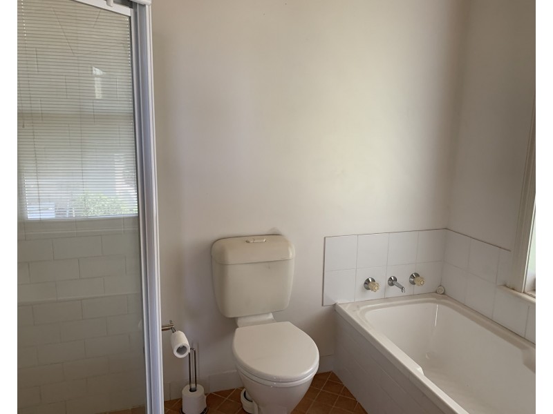 16A Crescent Ave, Taree NSW 2430