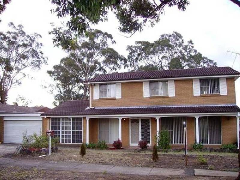 32 NICHOLSON CRESCENT, Kings Langley NSW 2147