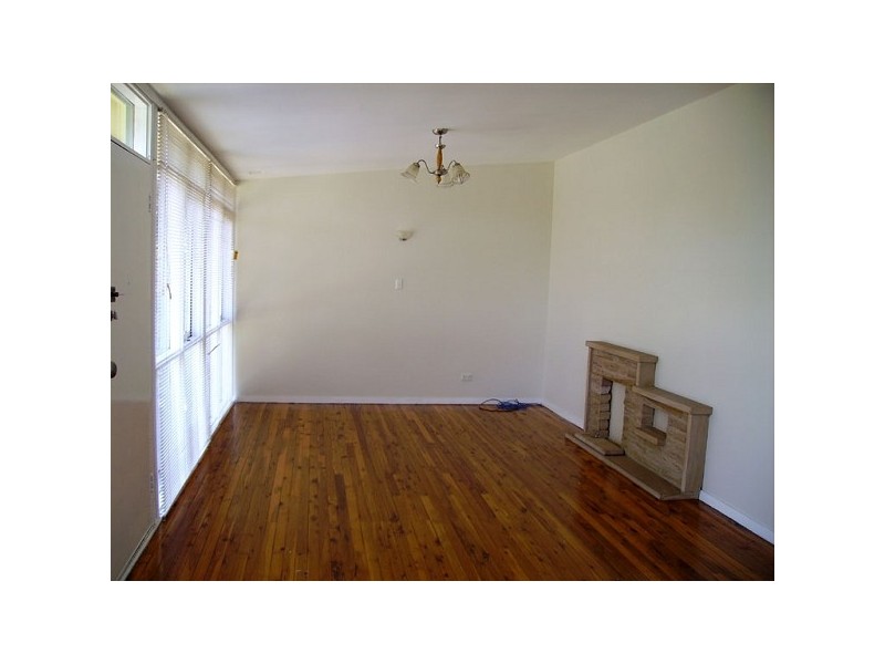 8 HAYNES AVENUE, Seven Hills NSW 2147