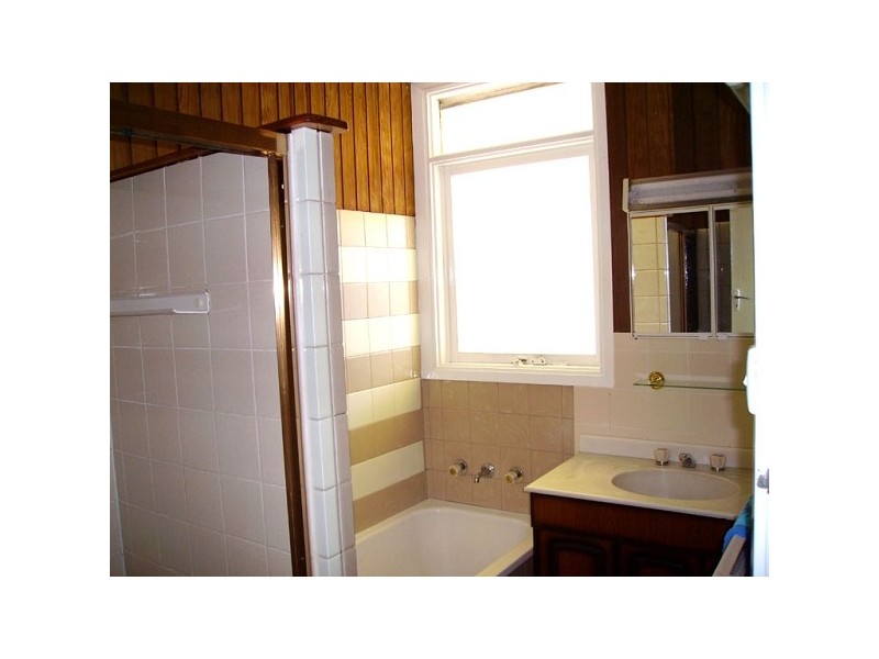 8 HAYNES AVENUE, Seven Hills NSW 2147