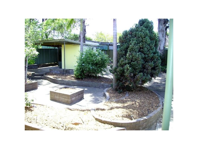 8 HAYNES AVENUE, Seven Hills NSW 2147