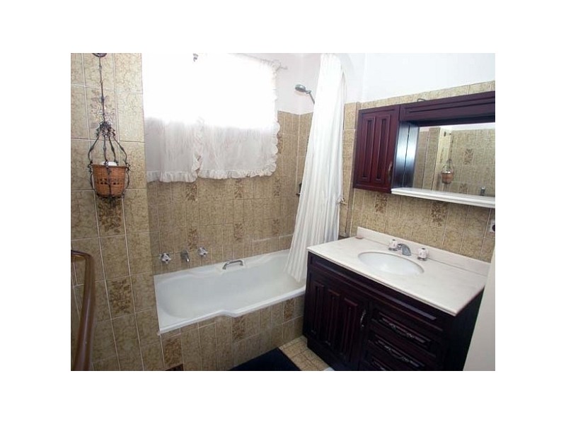 4 GRANDVIEW AVENUE, Seven Hills NSW 2147