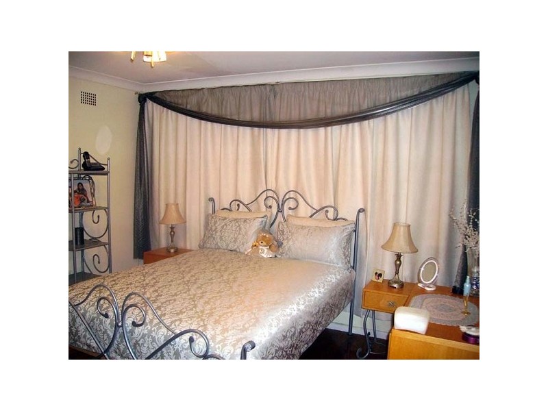 20 ATHABASKA AVENUE, Seven Hills NSW 2147