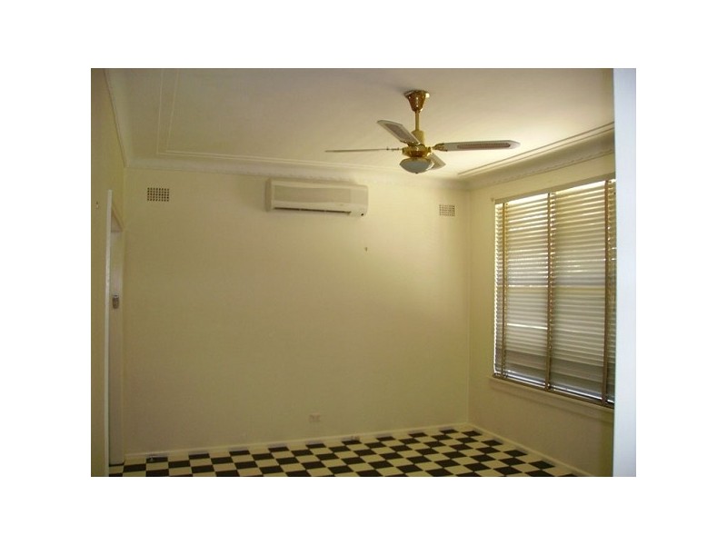 8A OLDFIELD ROAD, Seven Hills NSW 2147