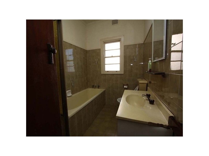 38 Barangaroo Avenue, Toongabbie NSW 2146