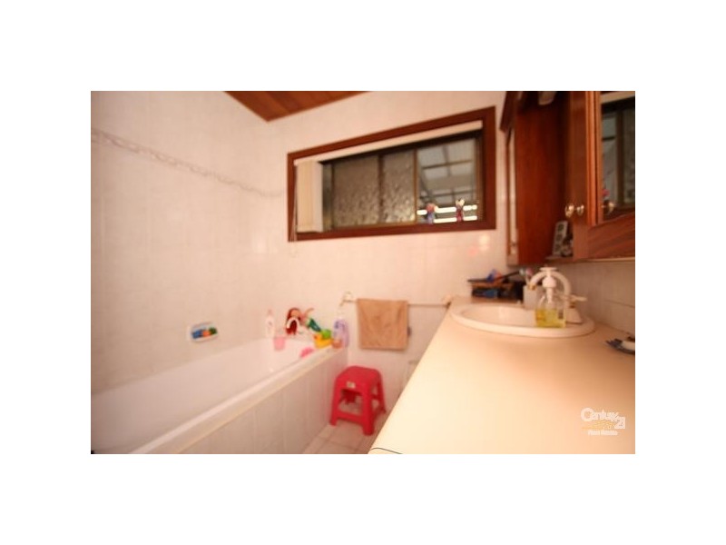 10 Lowana Cres, Seven Hills NSW 2147