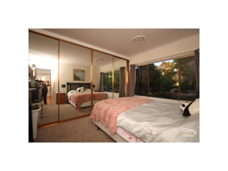 10 Lowana Cres, Seven Hills NSW 2147