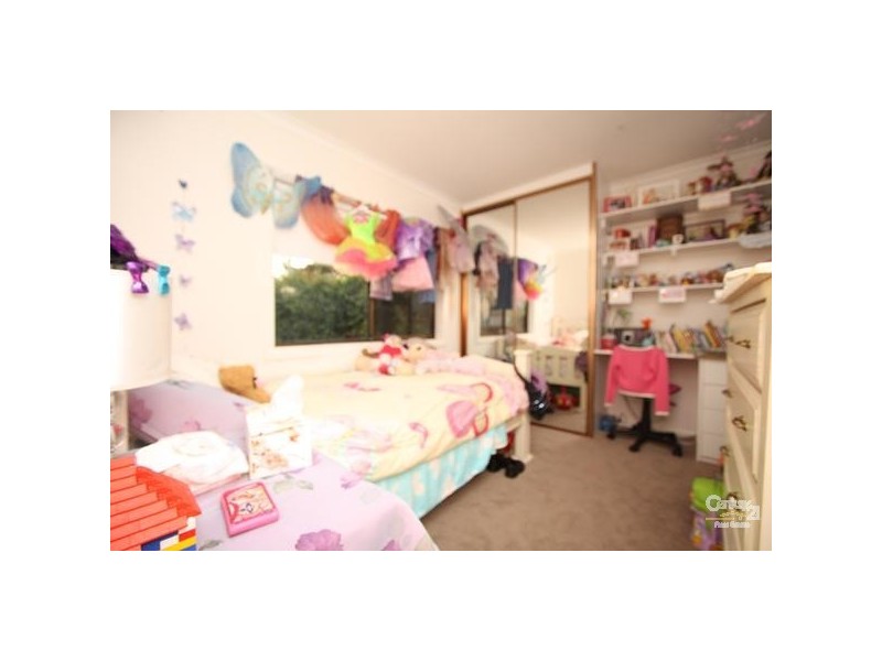 10 Lowana Cres, Seven Hills NSW 2147