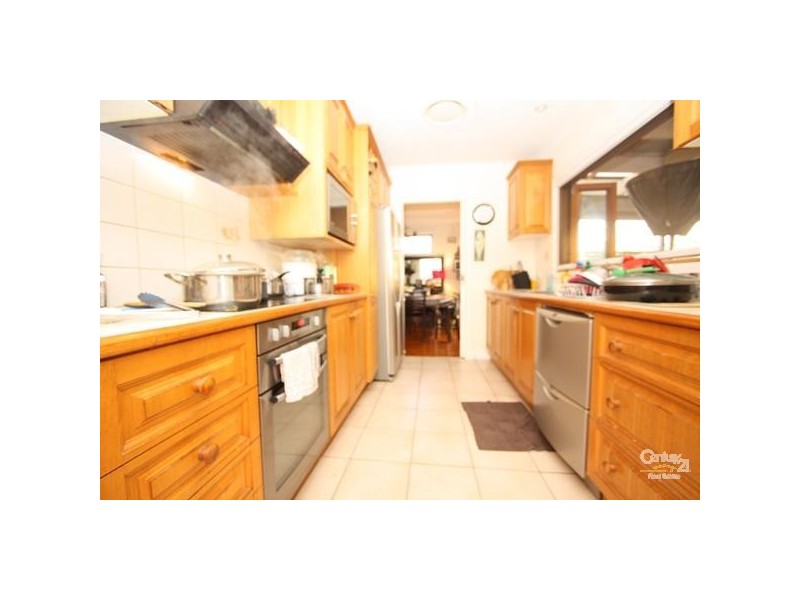 10 Lowana Cres, Seven Hills NSW 2147