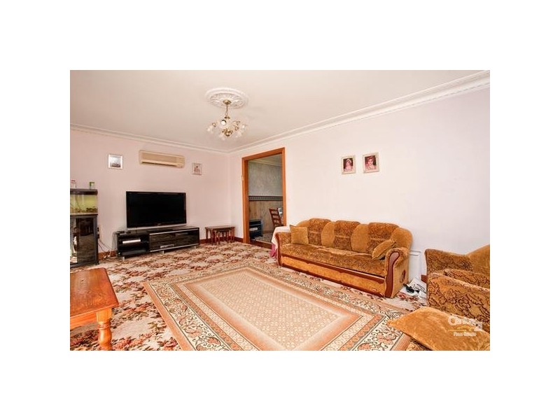 8 Valeria Street, Toongabbie NSW 2146