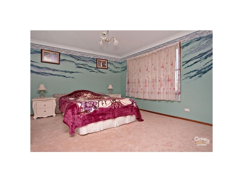 8 Valeria Street, Toongabbie NSW 2146