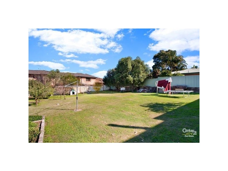 8 Valeria Street, Toongabbie NSW 2146